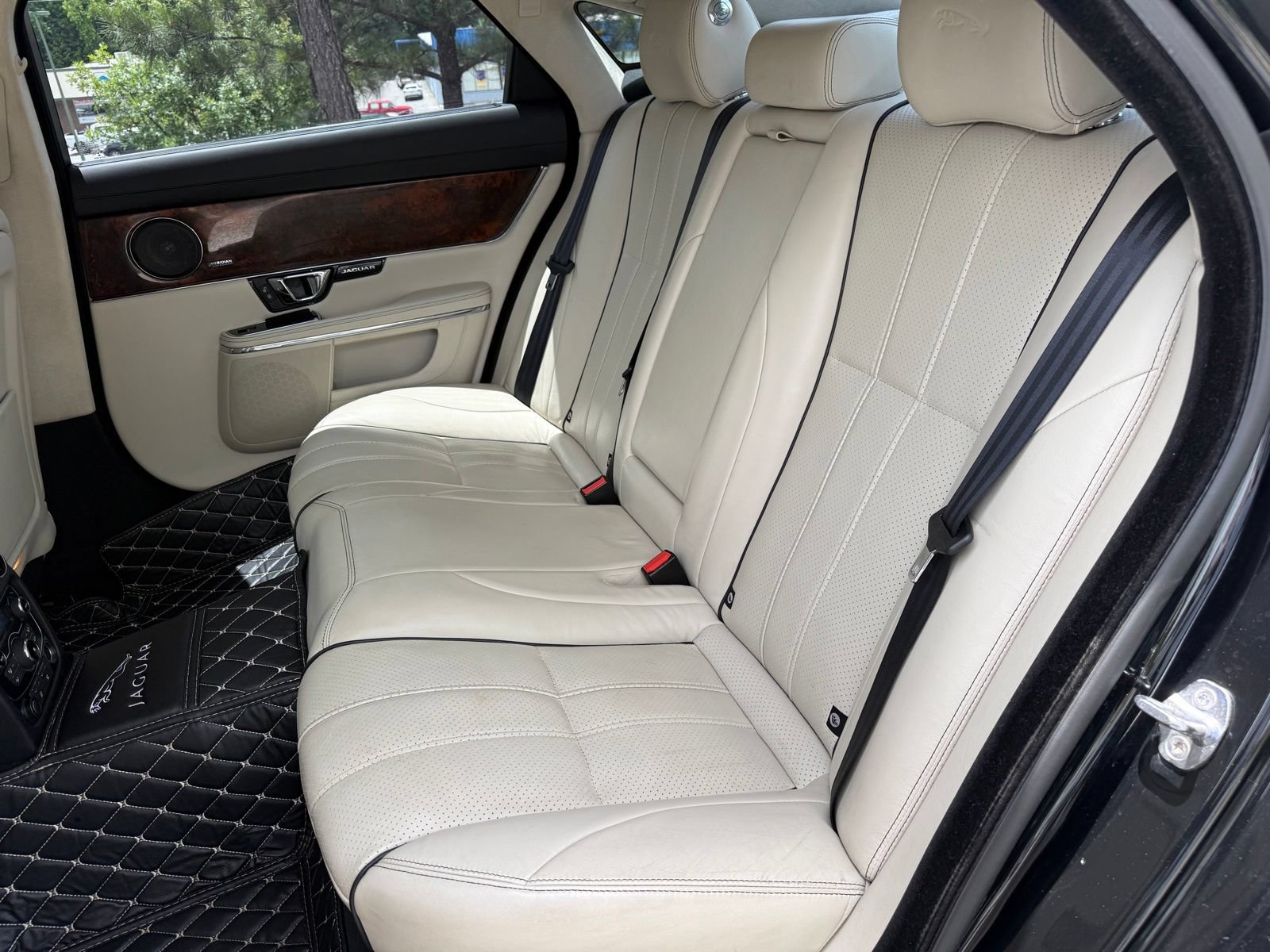 Used 2015 Jaguar XJ L Portfolio AWD/4WD image 38