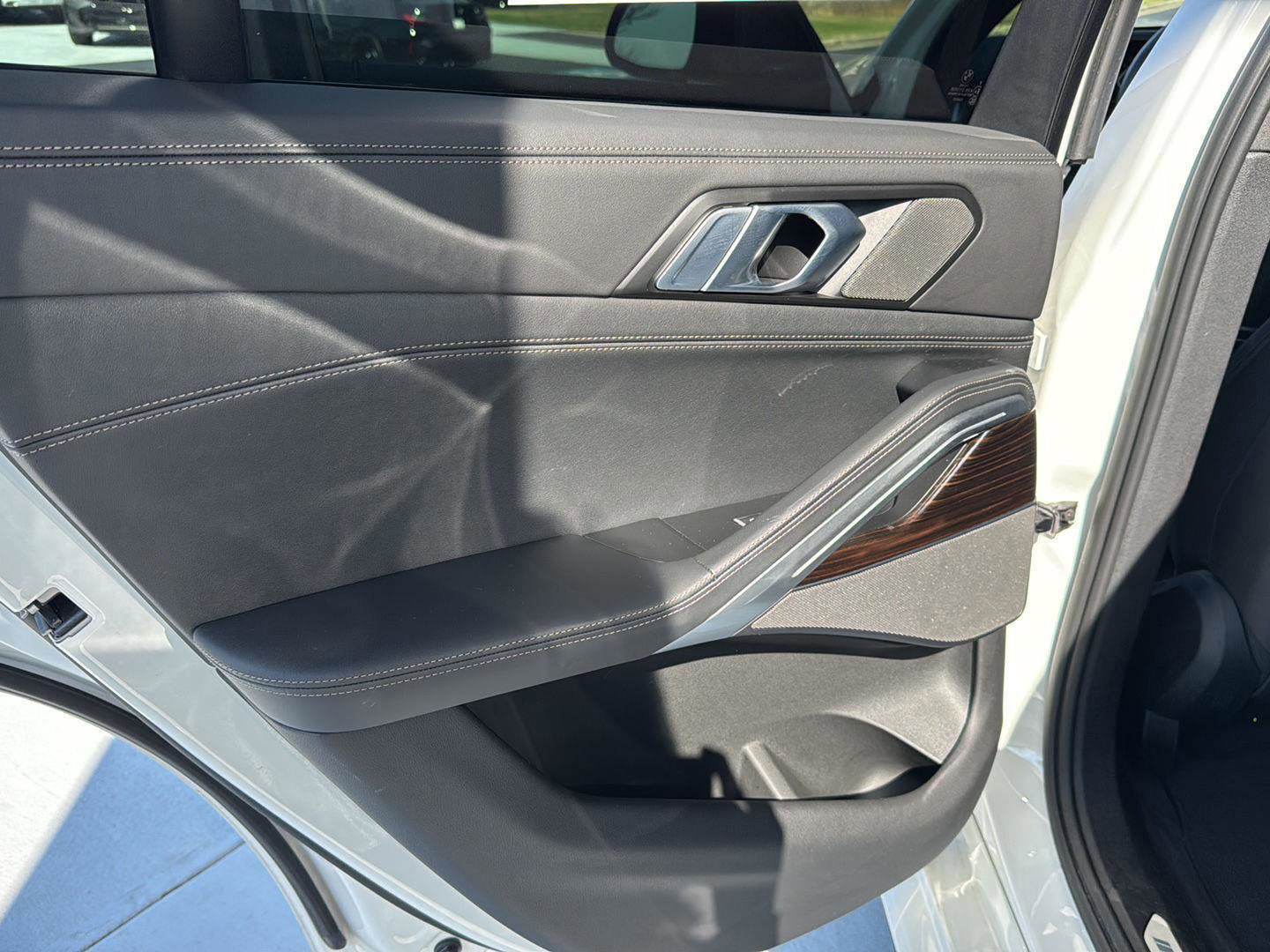 Certified 2024 BMW X6 xDrive40i w/ Premium Package image 15