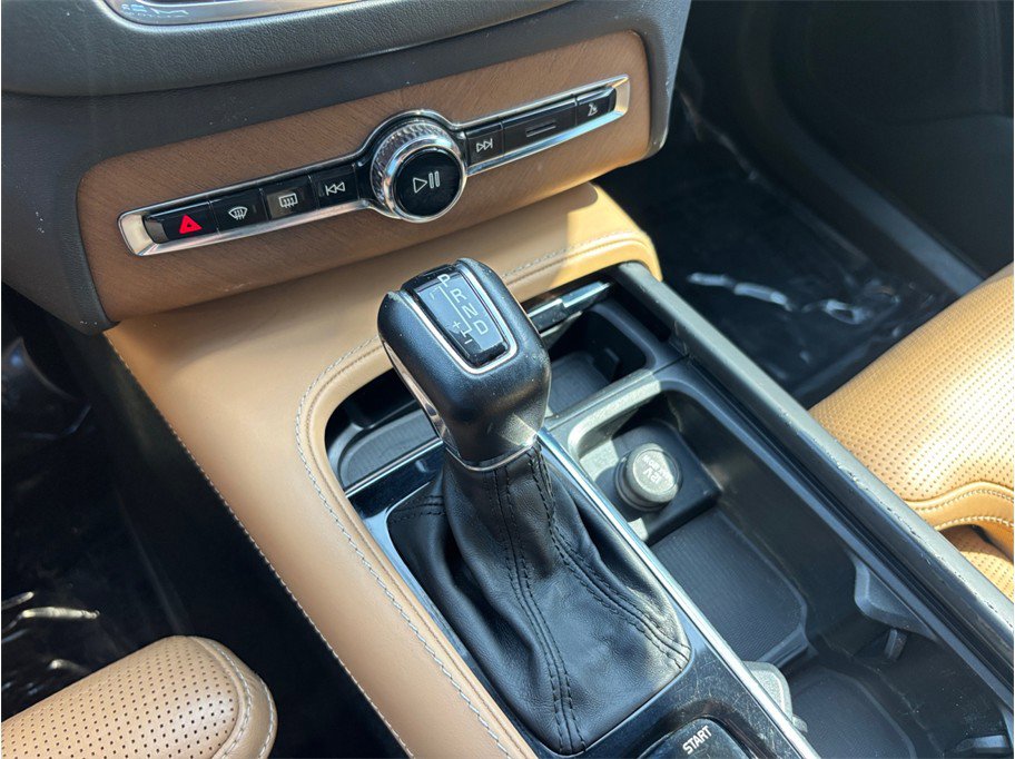 Used 2016 Volvo XC90 T6 Inscription w/ Vision Package image 38