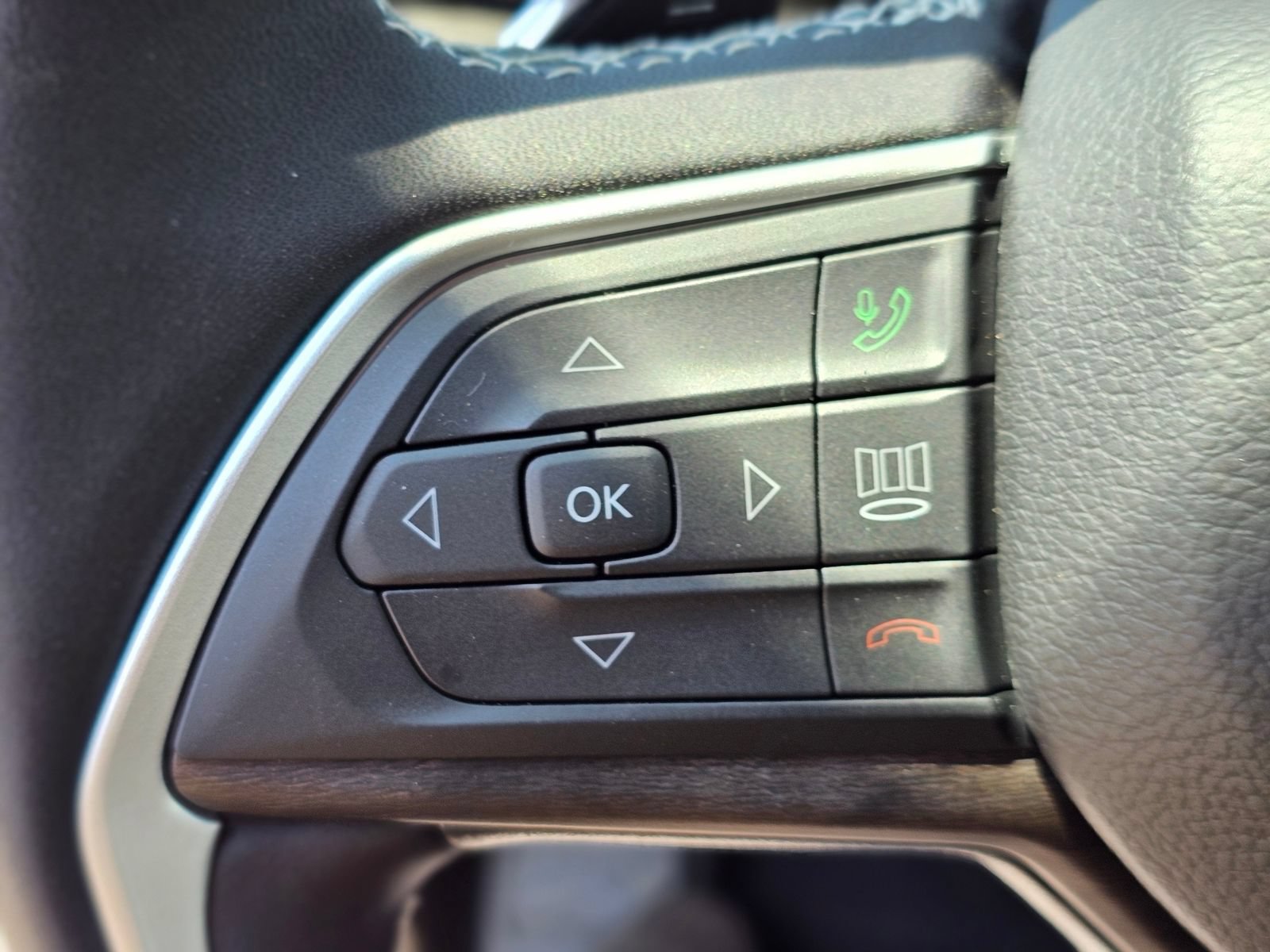 New 2026 Jeep Grand Cherokee Altitude RWD image 14
