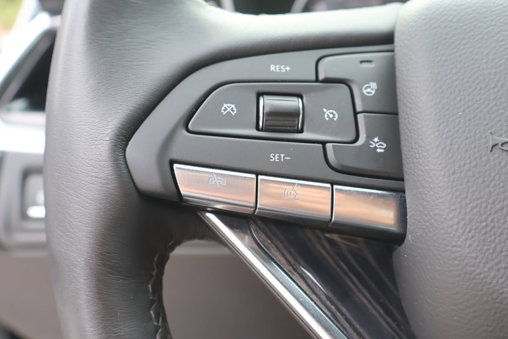 Certified 2024 Cadillac XT6 Premium Luxury FWD image 24