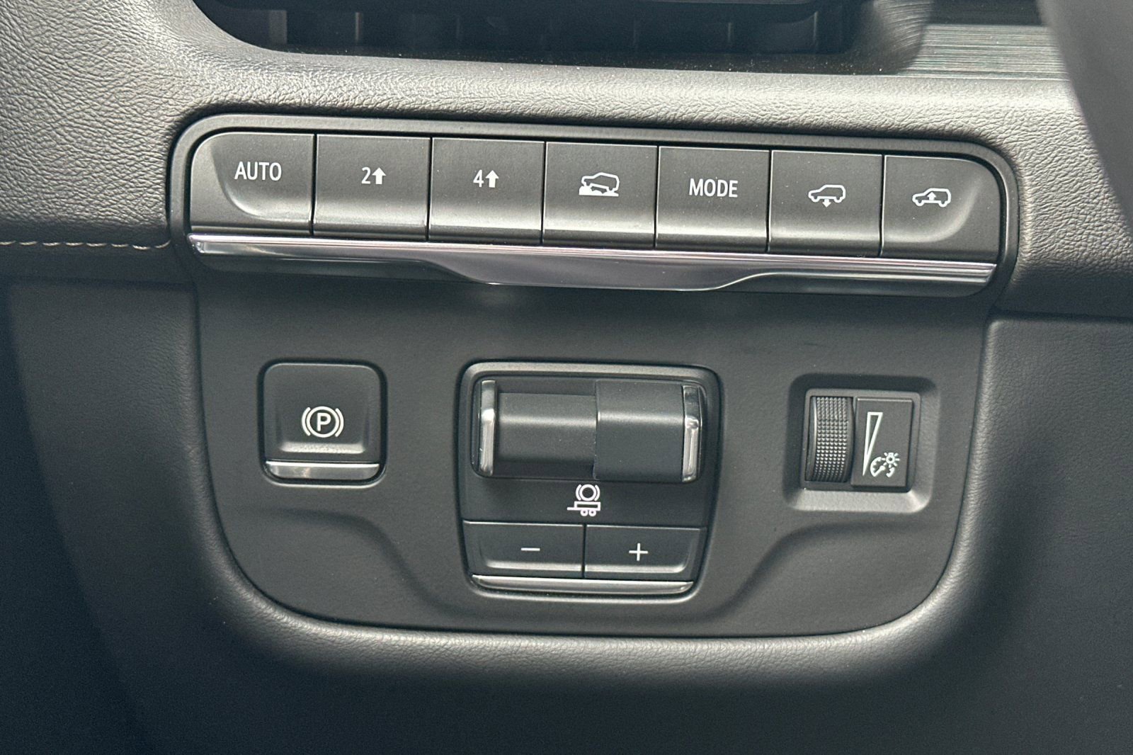 Used 2024 Cadillac Escalade ESV Premium Luxury w/ Performance Package image 38