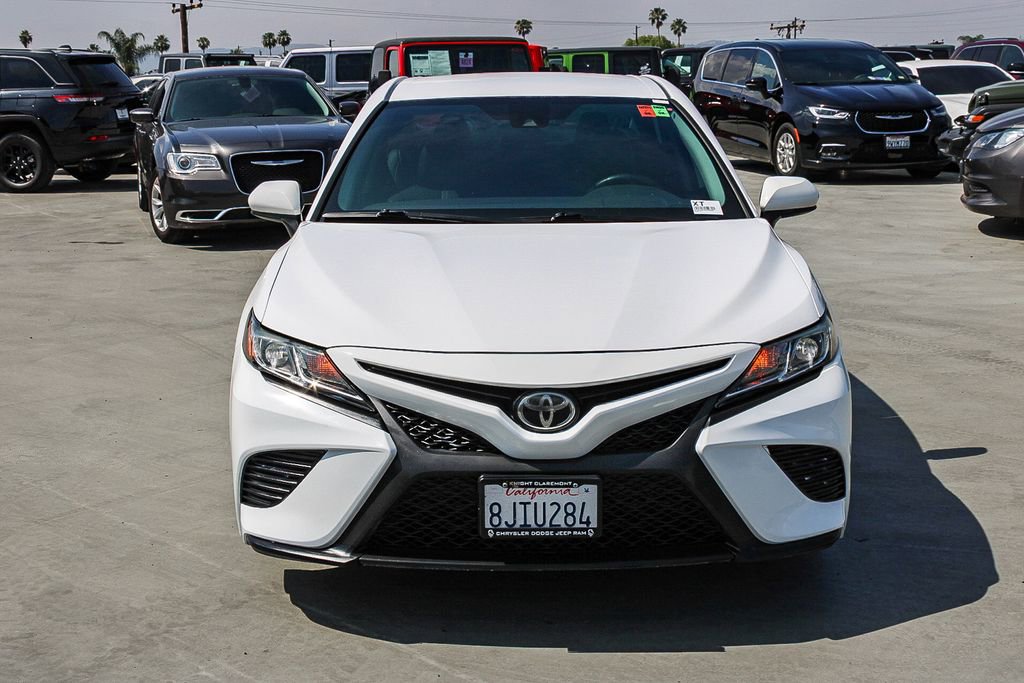 Used 2019 Toyota Camry SE image 2