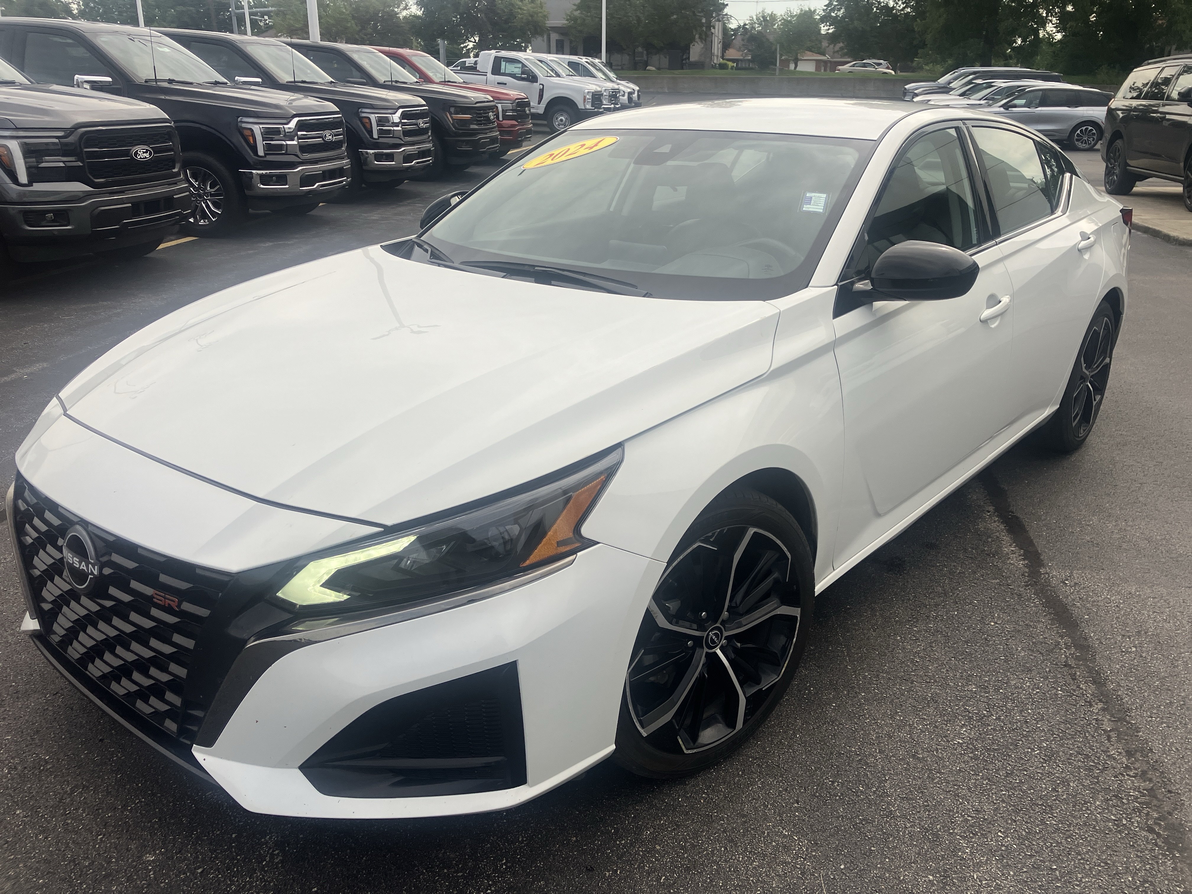 Used 2024 Nissan Altima 2.5 SR FWD image 3