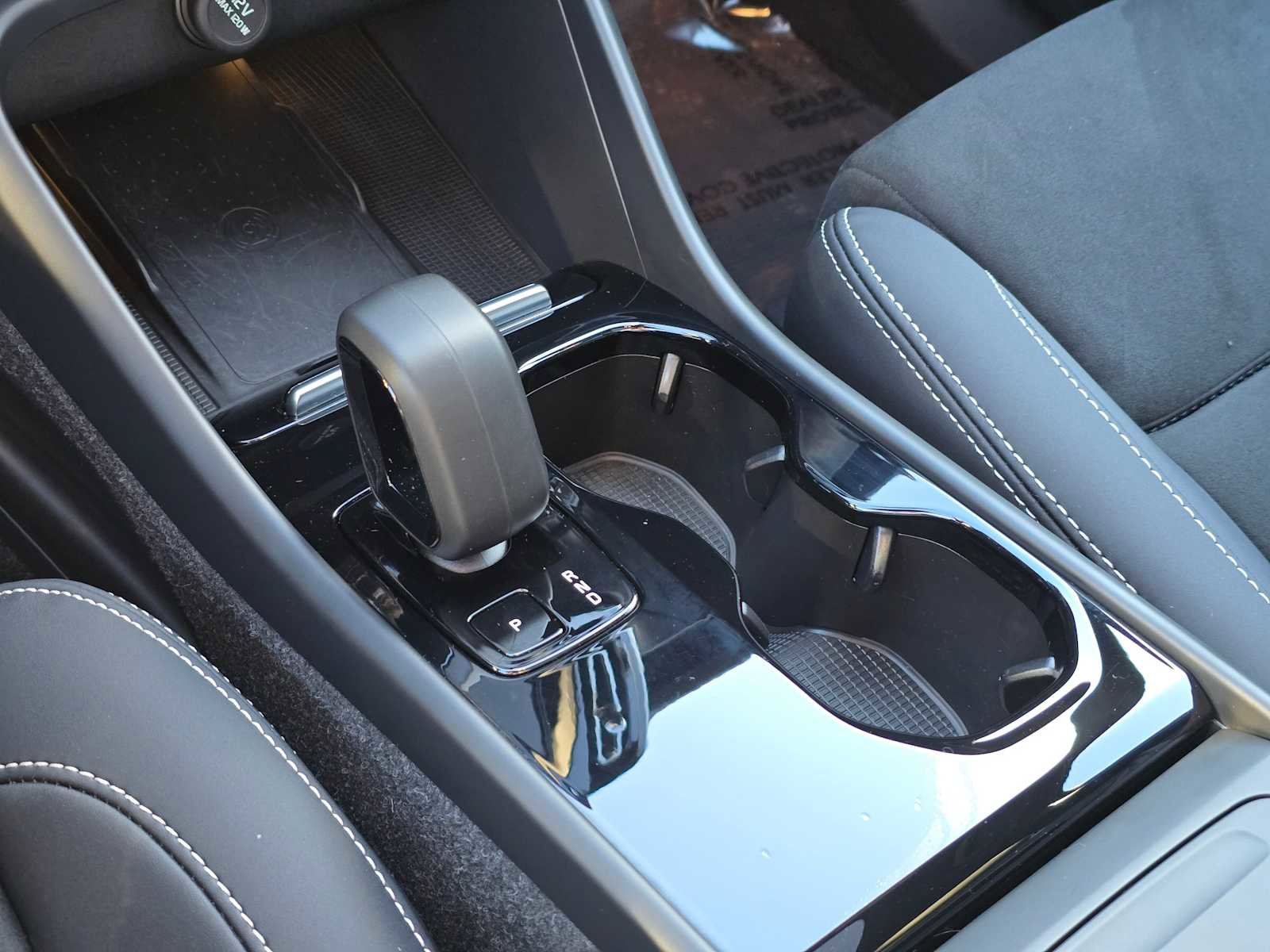 Used 2023 Volvo XC40 Recharge Plus w/ Protection Package Premier image 26