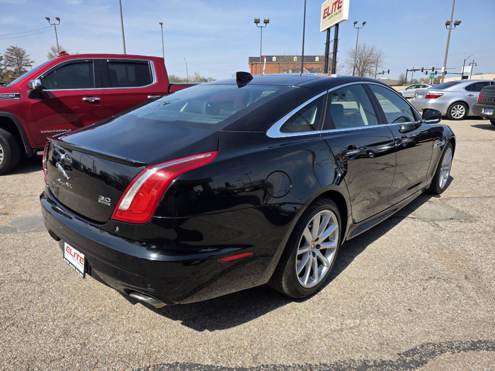 Used 2017 Jaguar XJ R-Sport AWD/4WD image 5