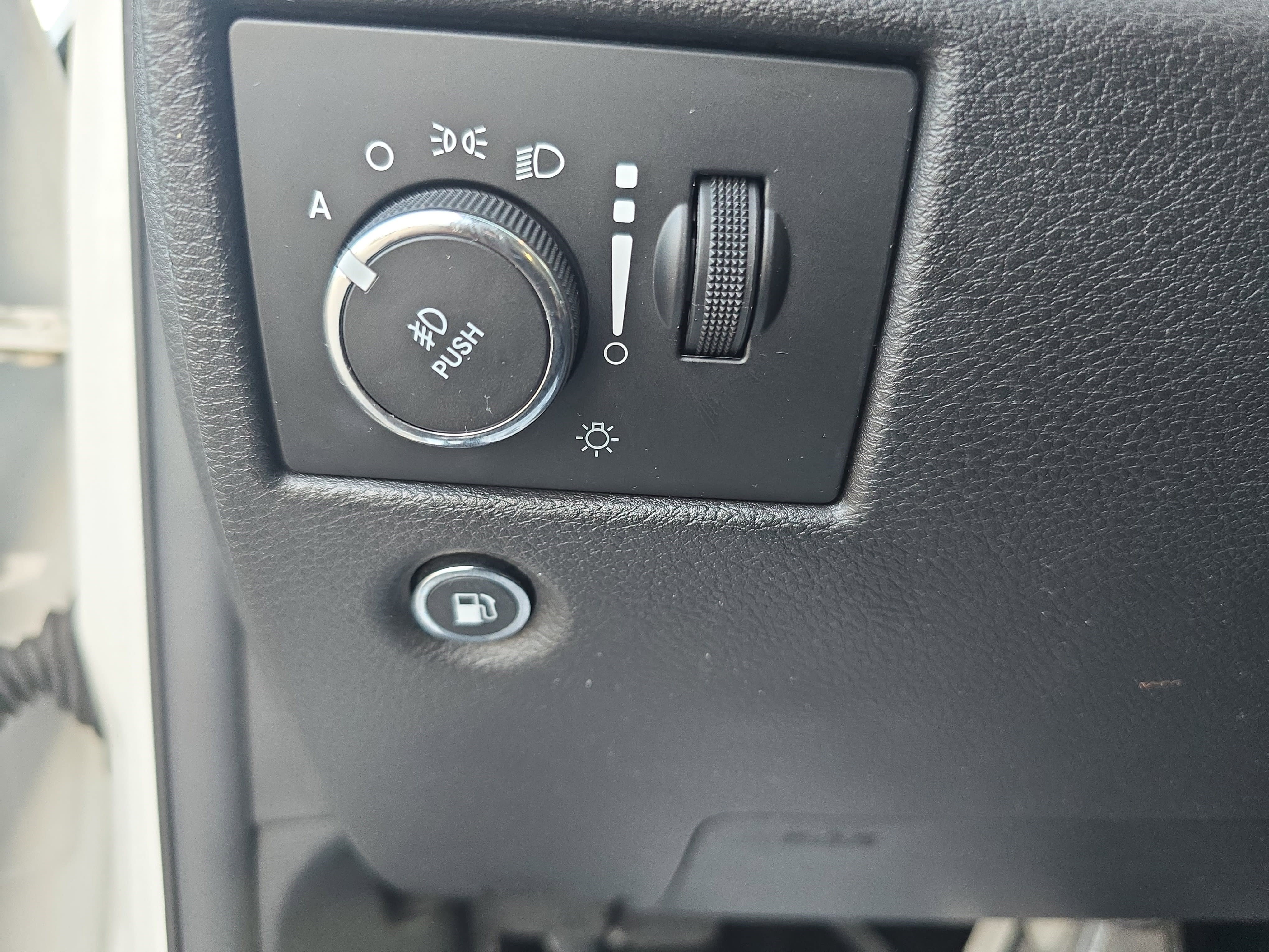 Used 2018 Jeep Grand Cherokee Limited image 25