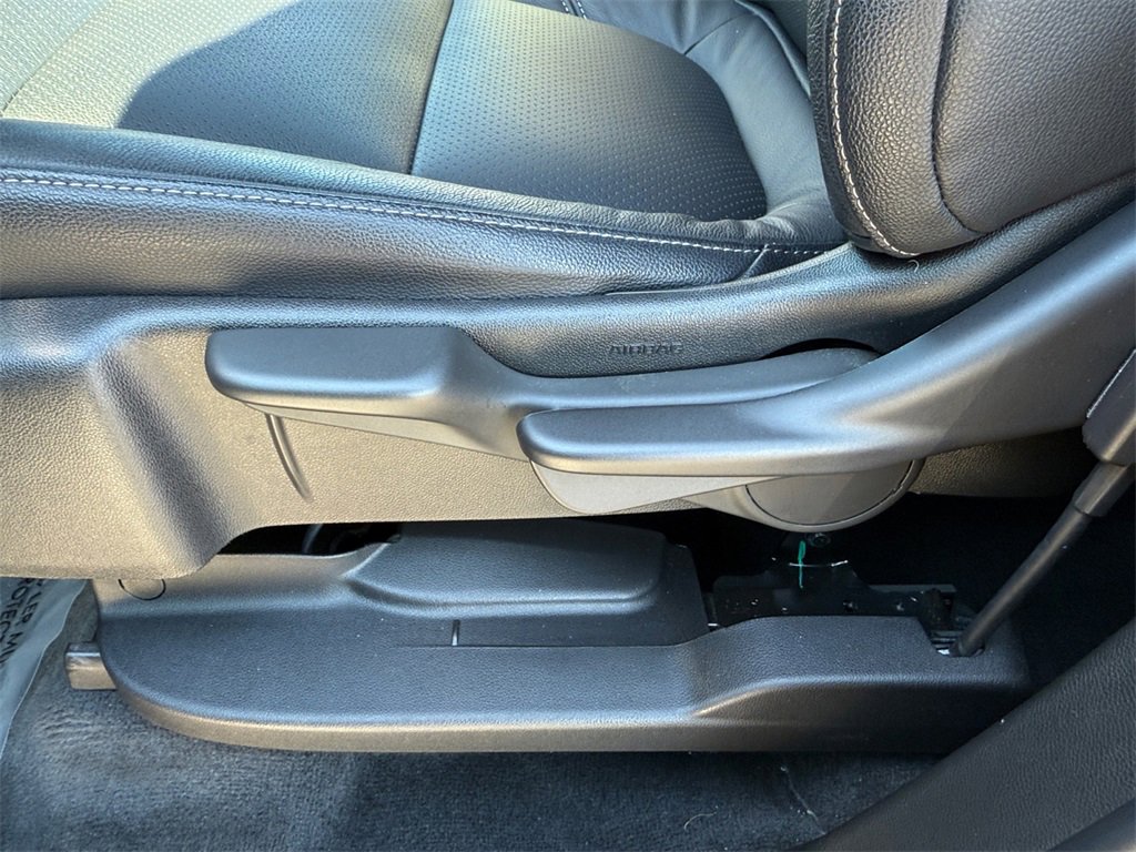 Used 2023 Chevrolet Traverse LS image 10