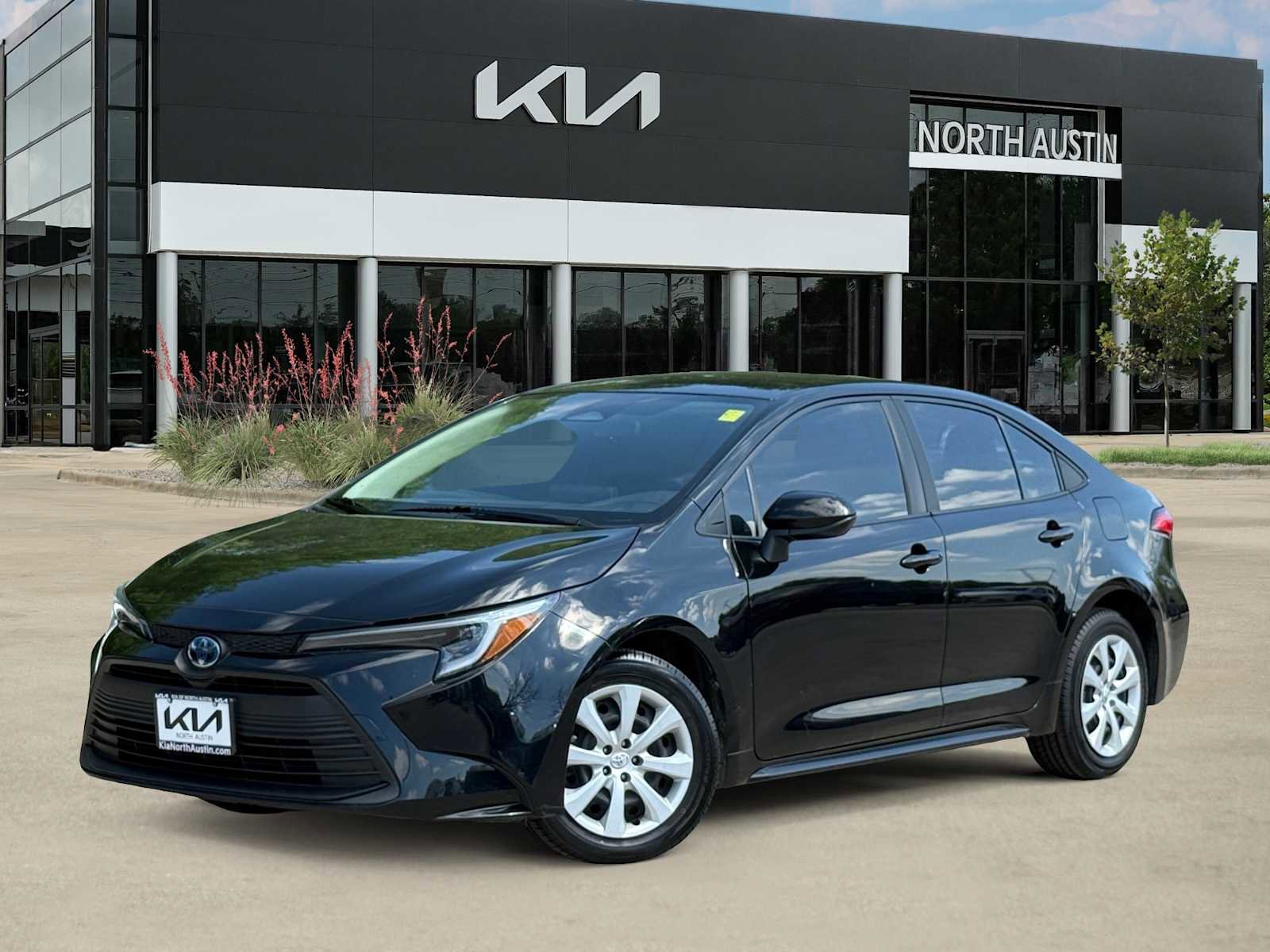 Used 2024 Toyota Corolla LE FWD image 1