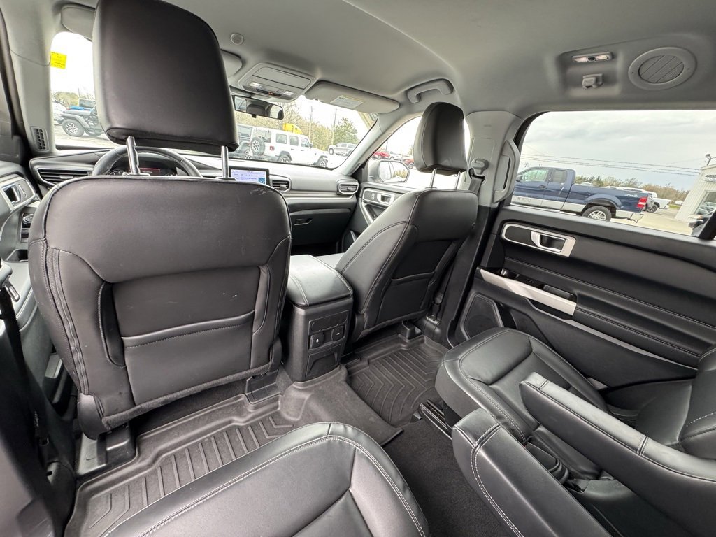 Used 2022 Ford Explorer XLT w/ Equipment Group 202A image 16