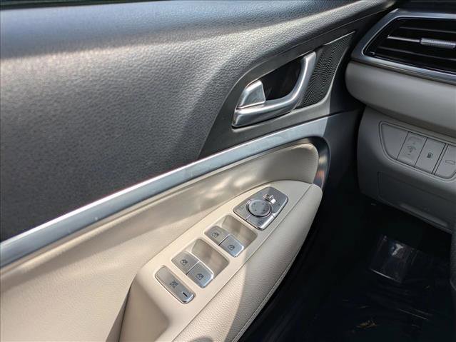 Used 2025 Genesis G70 2.5T image 18