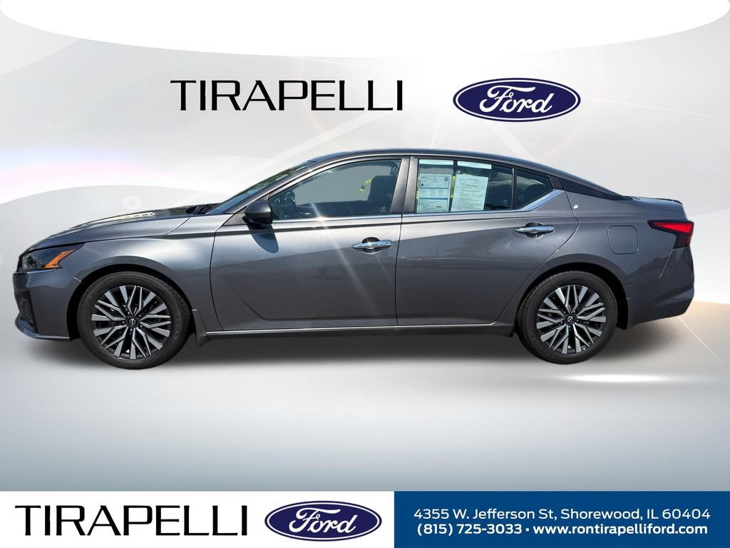 Used 2024 Nissan Altima 2.5 SV w/ SV Premium Package FWD image 3