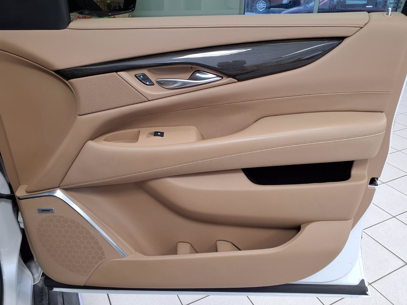 Used 2019 Cadillac Escalade ESV Platinum AWD/4WD image 12