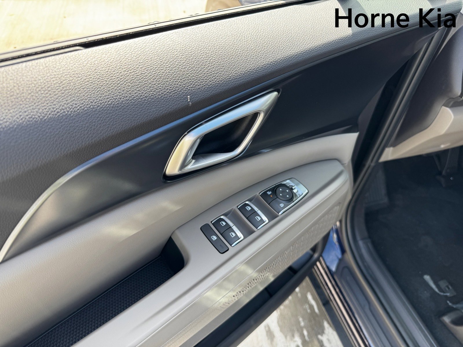 New 2026 Kia Carnival LX image 11