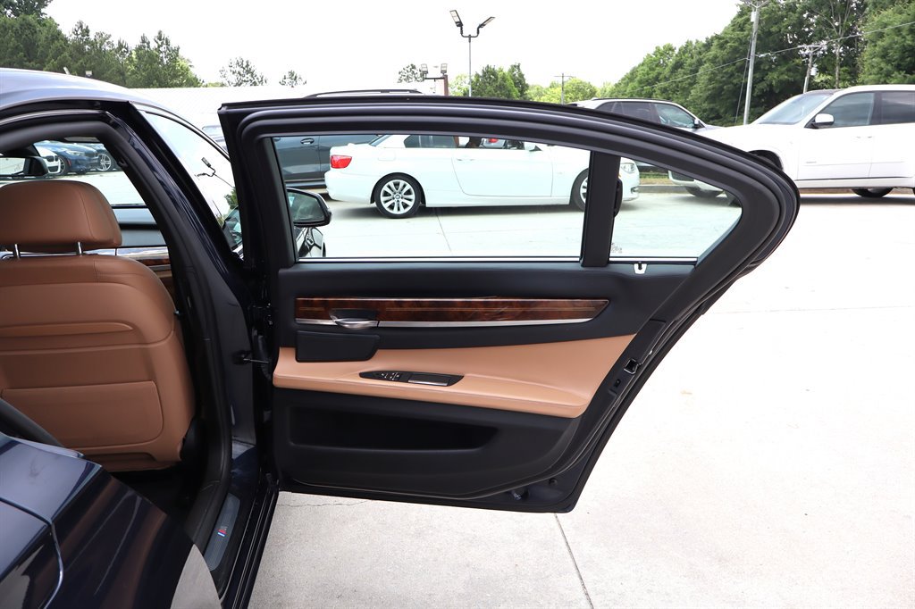 Used 2015 BMW 750Li RWD image 38