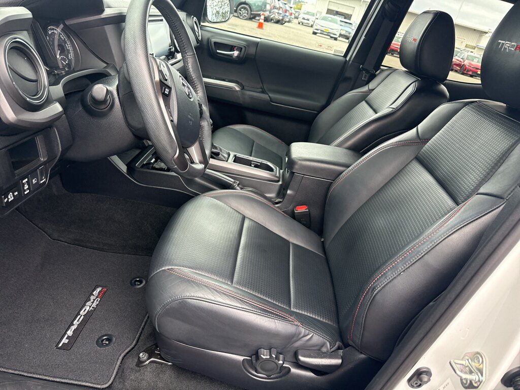 Used 2018 Toyota Tacoma TRD Pro AWD/4WD image 12