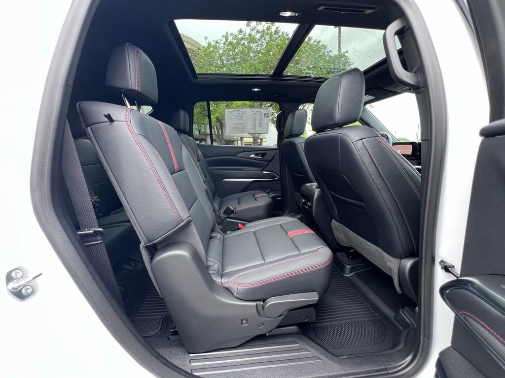 Used 2024 Chevrolet Traverse RS FWD image 27