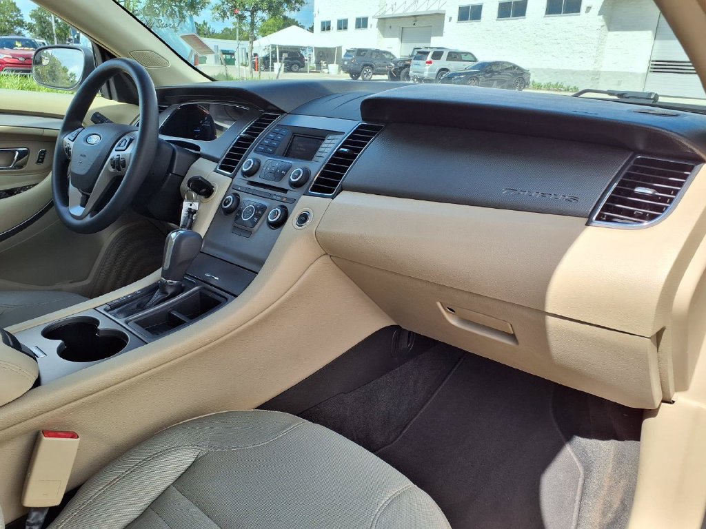 Used 2017 Ford Taurus SE FWD image 12