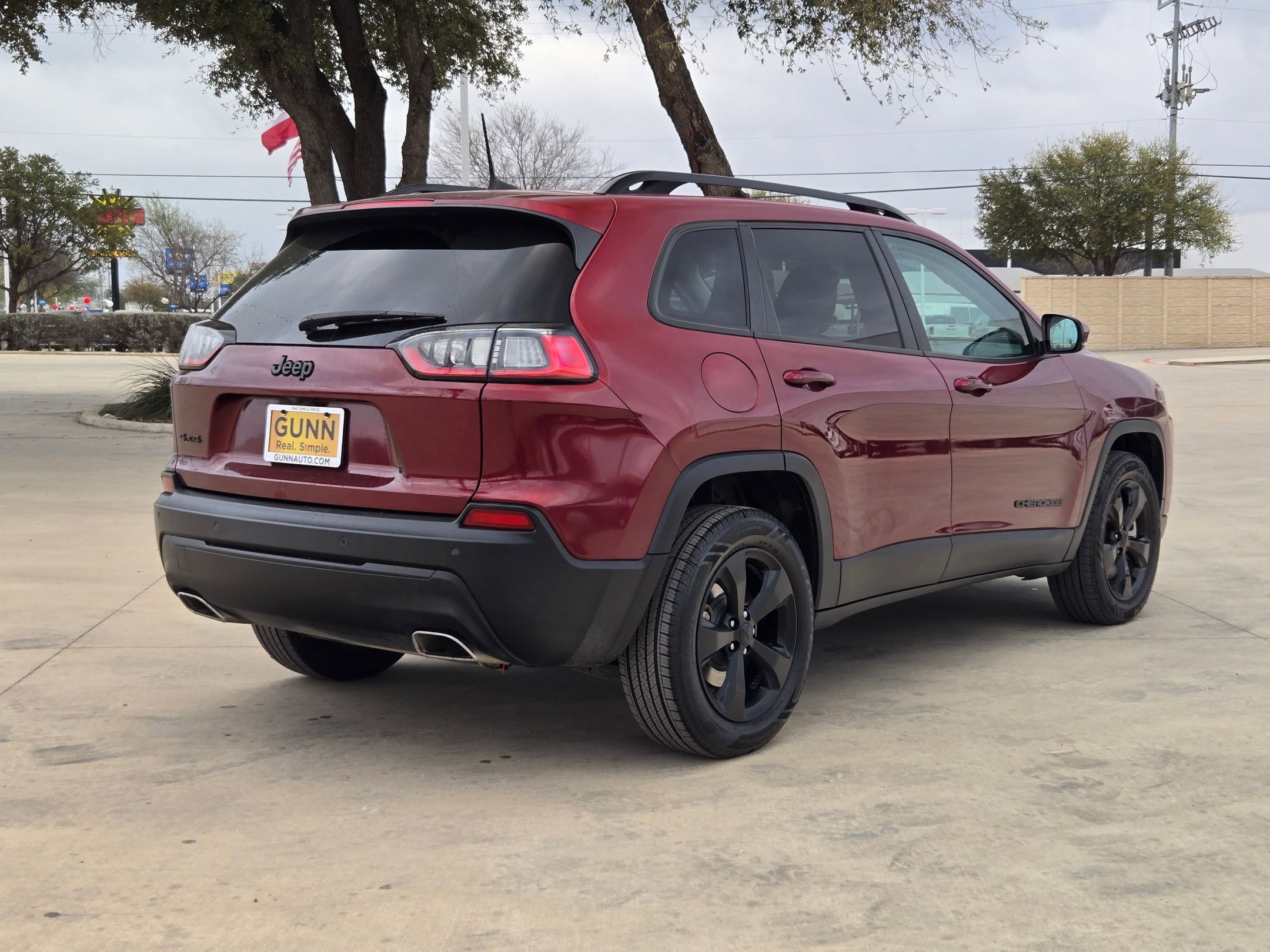 Used 2020 Jeep Cherokee Latitude Plus image 3