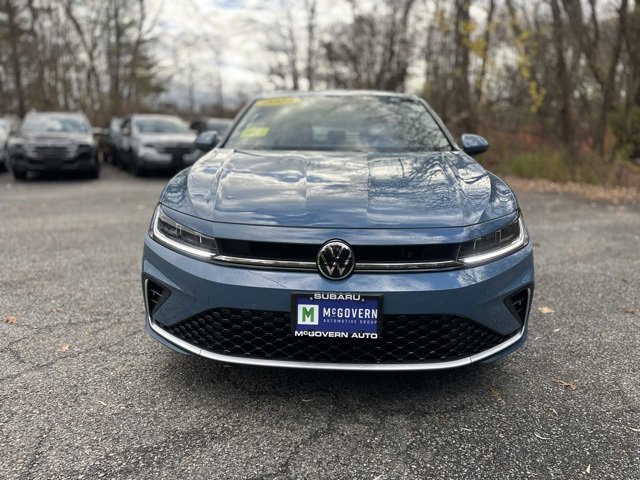 Used 2025 Volkswagen Jetta SE image 2