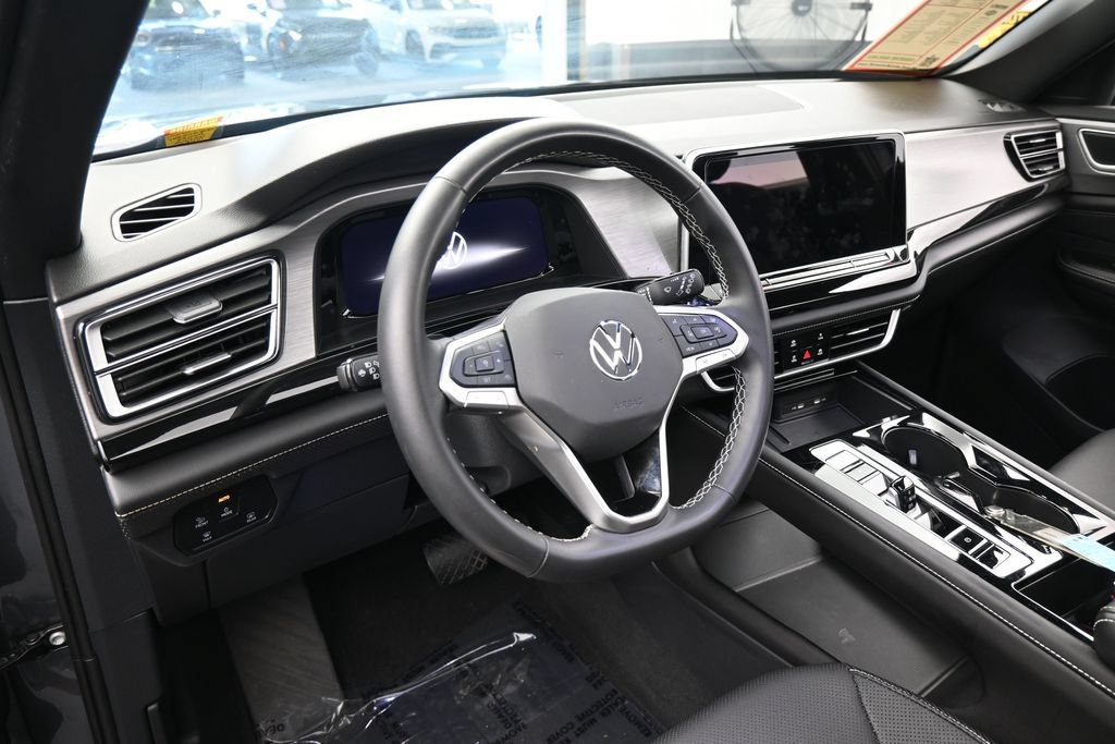 Used 2025 Volkswagen Atlas Cross Sport SE w/ Panoramic Sunroof Package FWD image 12