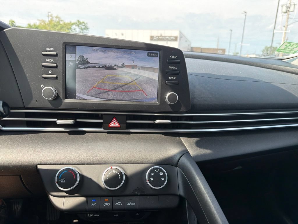 Certified 2025 Hyundai Elantra SE FWD image 24