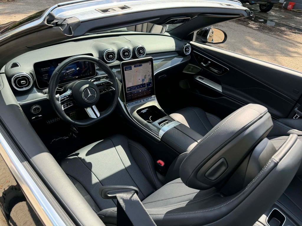 Used 2025 Mercedes-Benz CLE 300 4MATIC Cabriolet image 15