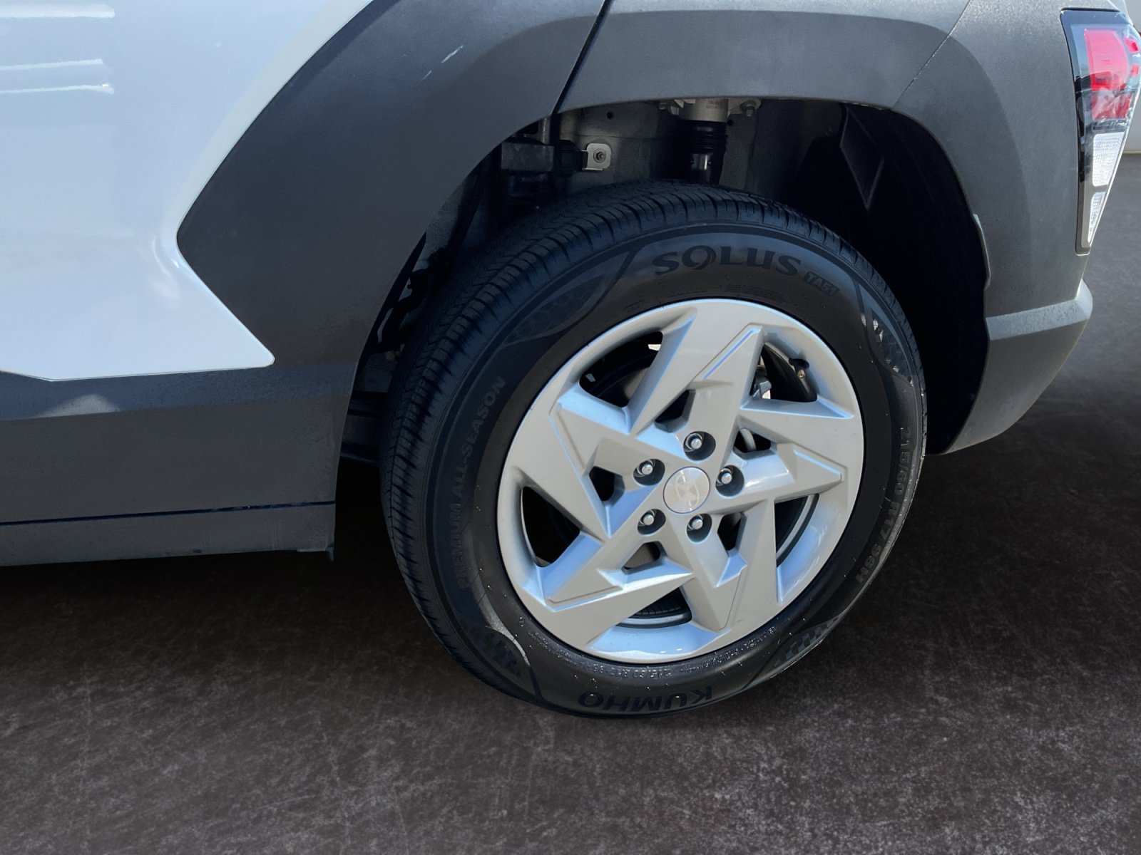 Used 2024 Hyundai Kona SE AWD/4WD image 9