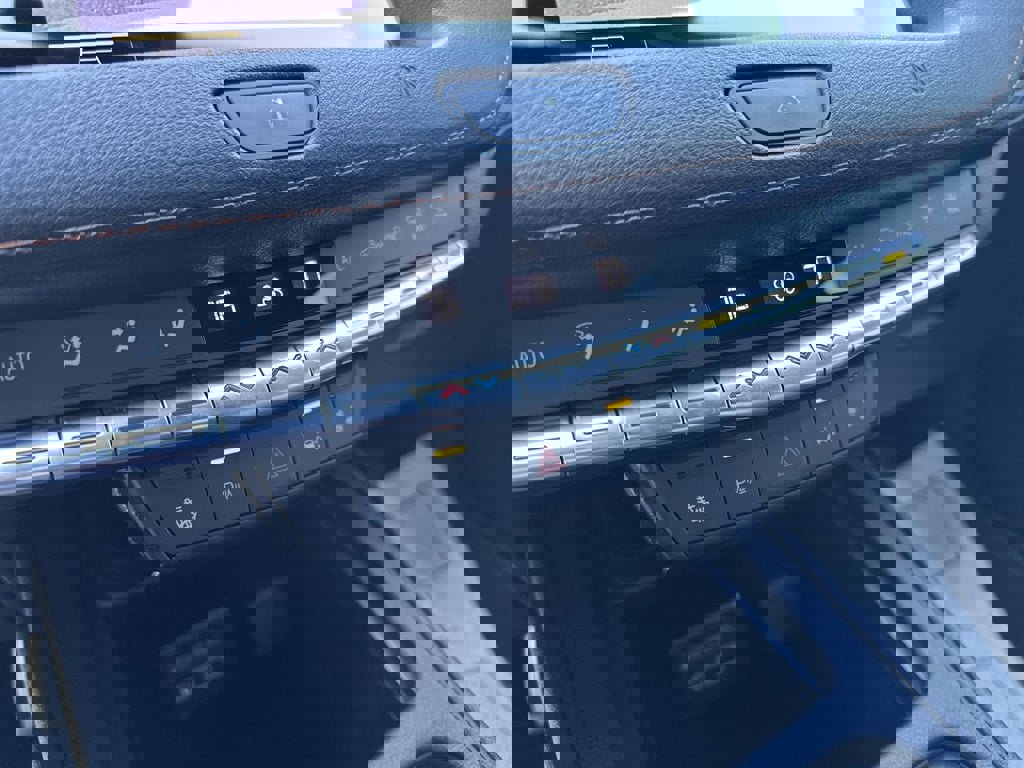 Used 2019 Cadillac XT4 Sport w/ Cold Weather Package image 18