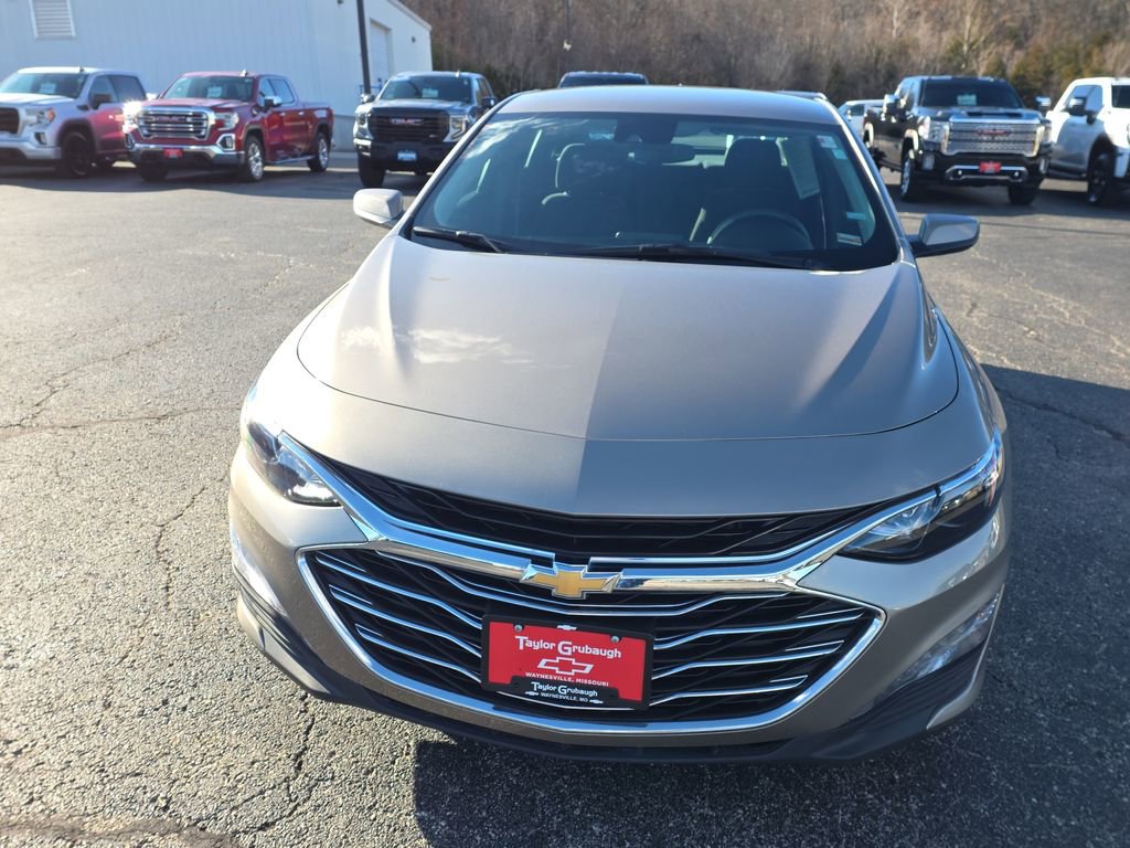 Used 2025 Chevrolet Malibu LT image 3