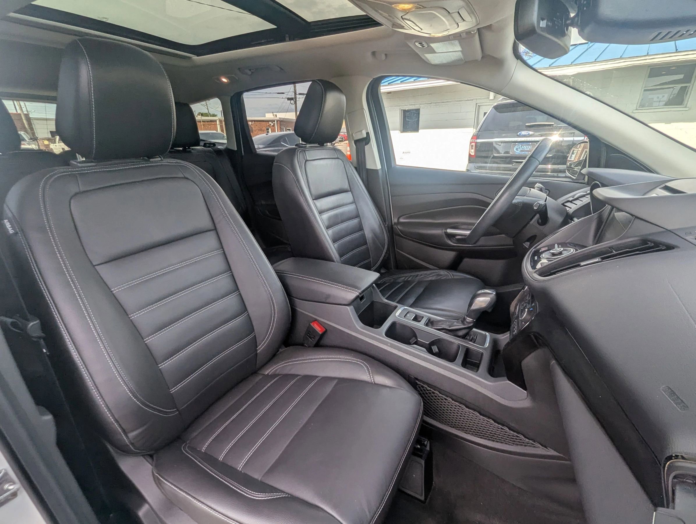 Used 2018 Ford Escape Titanium w/ Ford Safe & Smart Package AWD/4WD image 10