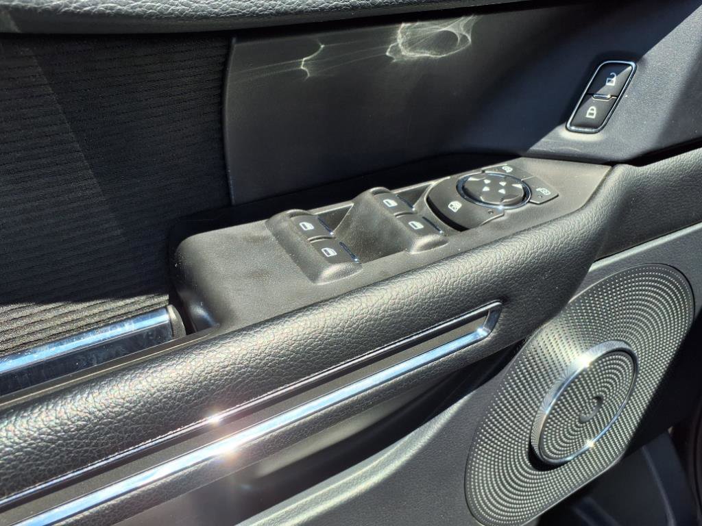 Used 2021 Ford Expedition XLT w/ Black Accent Package AWD/4WD image 12