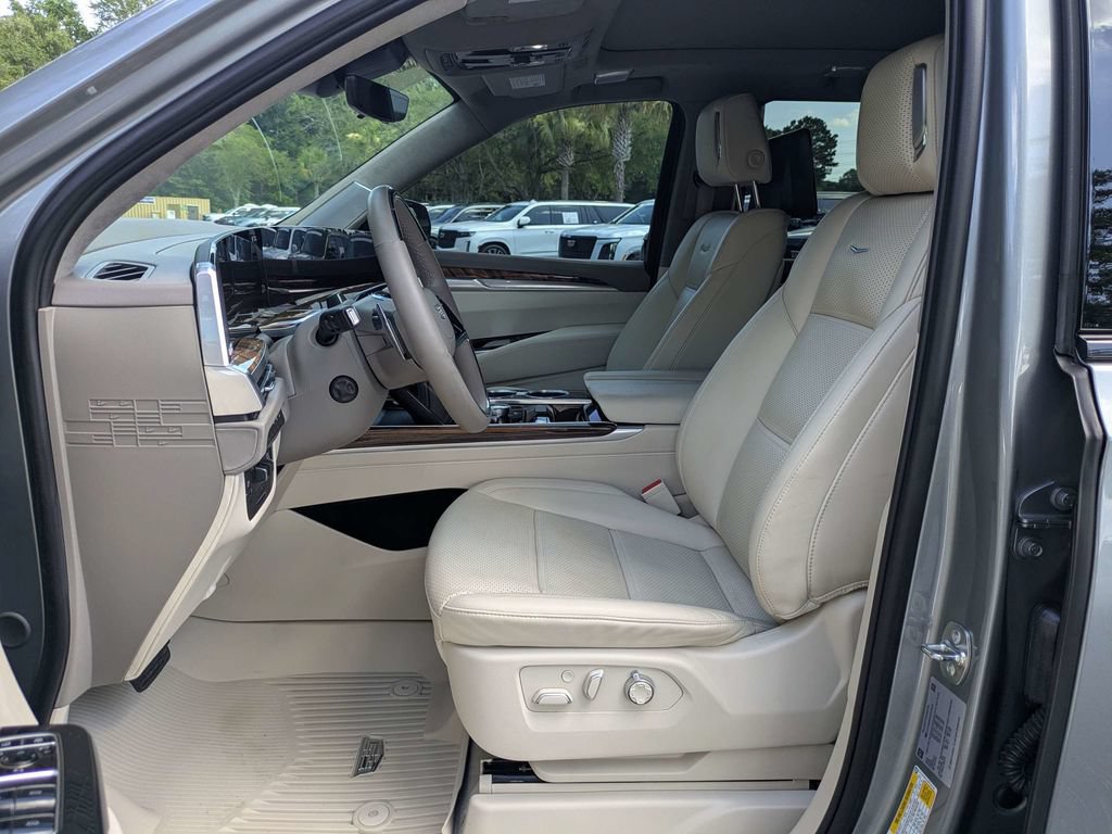 Certified 2025 Cadillac Escalade Sport Platinum w/ LPO, Floor Liner Package AWD/4WD image 23