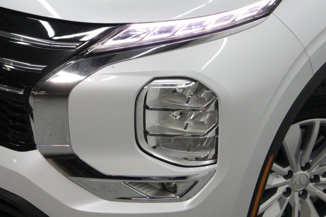 New 2026 Mitsubishi Outlander ES image 2
