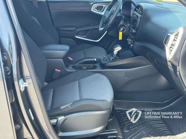 Used 2025 Kia Soul LX w/ LX Technology Package FWD image 26