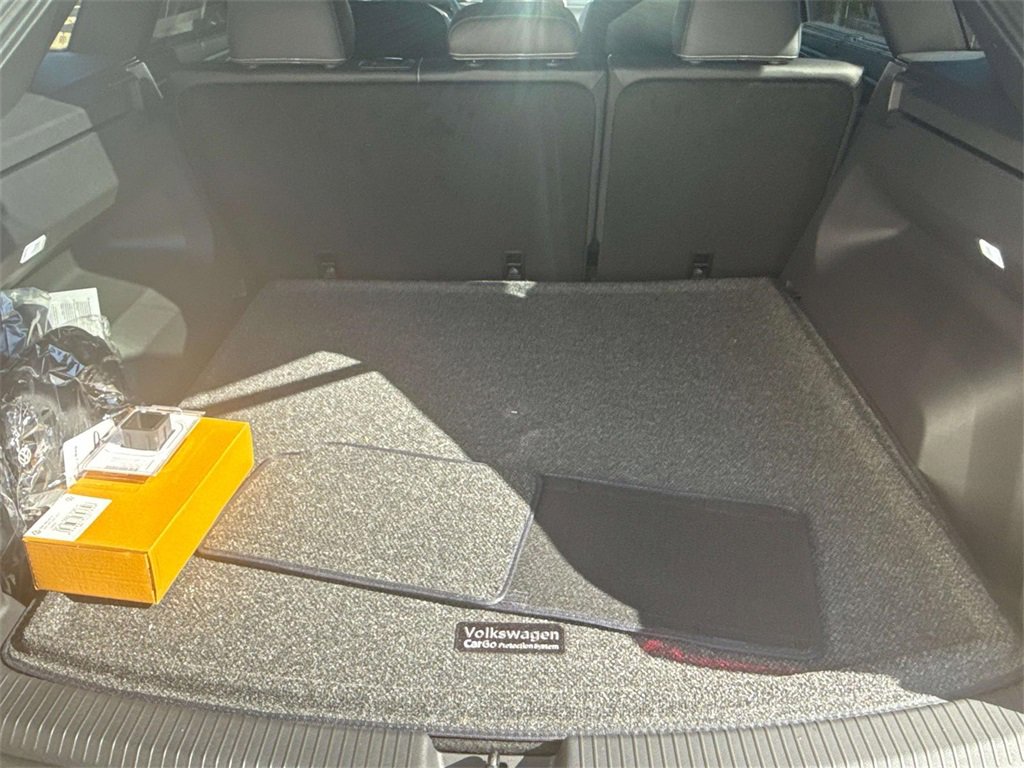 New 2026 Volkswagen Atlas Cross Sport SEL R-Line image 24