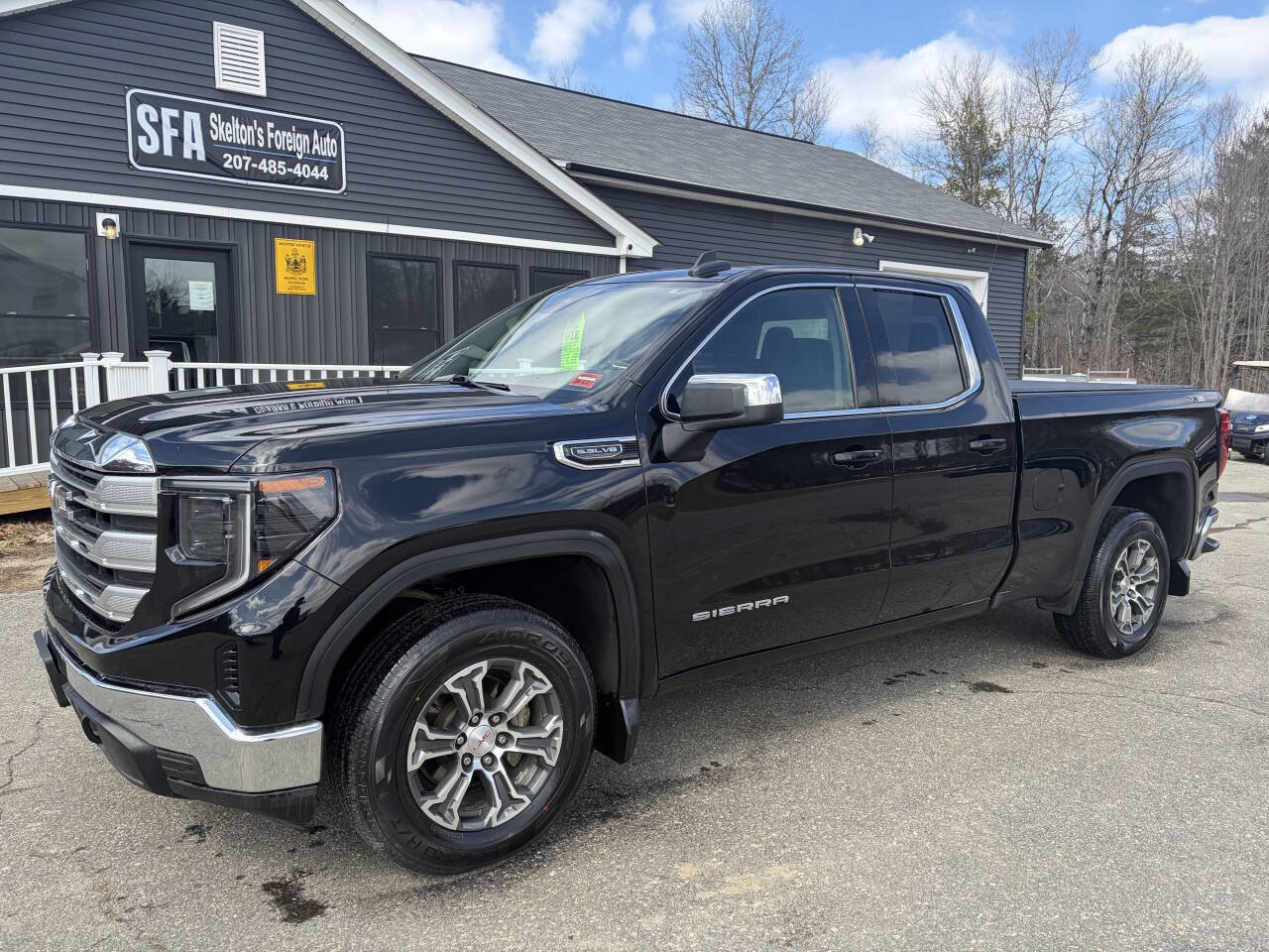 Used 2023 GMC Sierra 1500 SLE w/ X31 Off-Road Package image 2