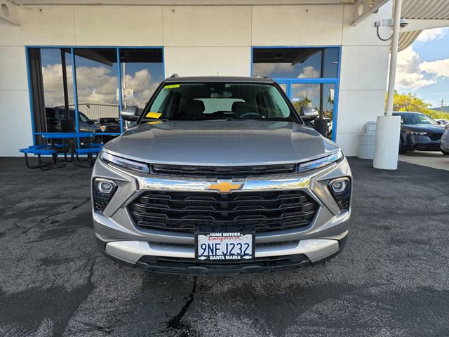 Used 2024 Chevrolet TrailBlazer LT w/ Driver Confidence Package FWD image 2