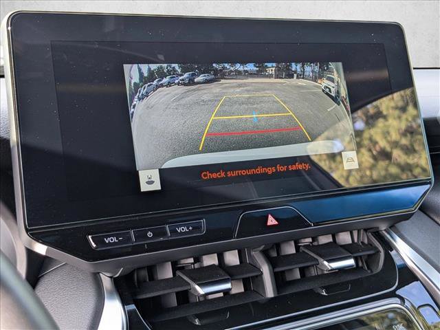 Used 2024 Toyota Venza XLE image 13