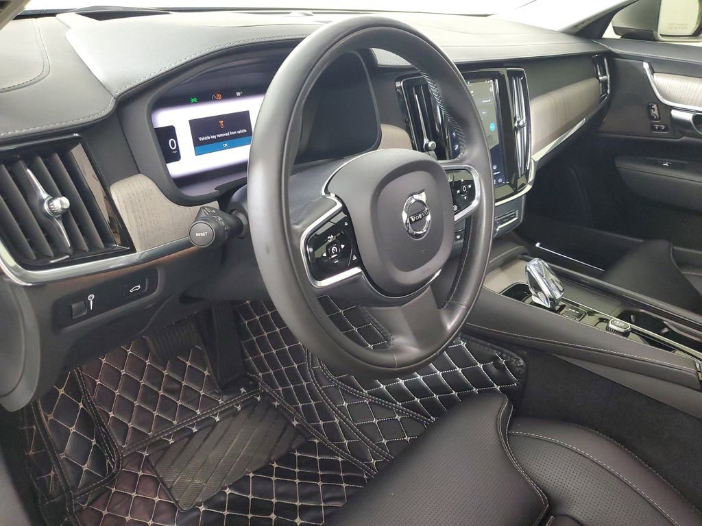 Used 2022 Volvo S90 B6 Inscription w/ Advanced Package image 26