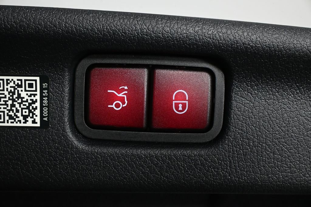 Used 2025 Mercedes-Benz C 300 Sedan image 29