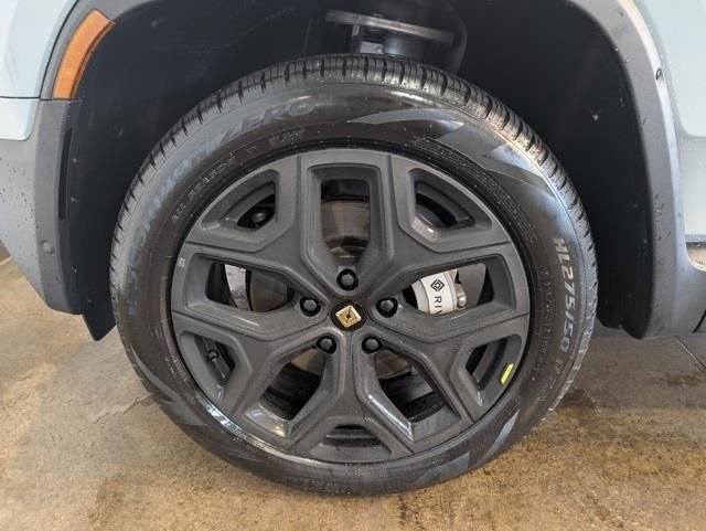 Used 2024 Rivian R1S Adventure image 12