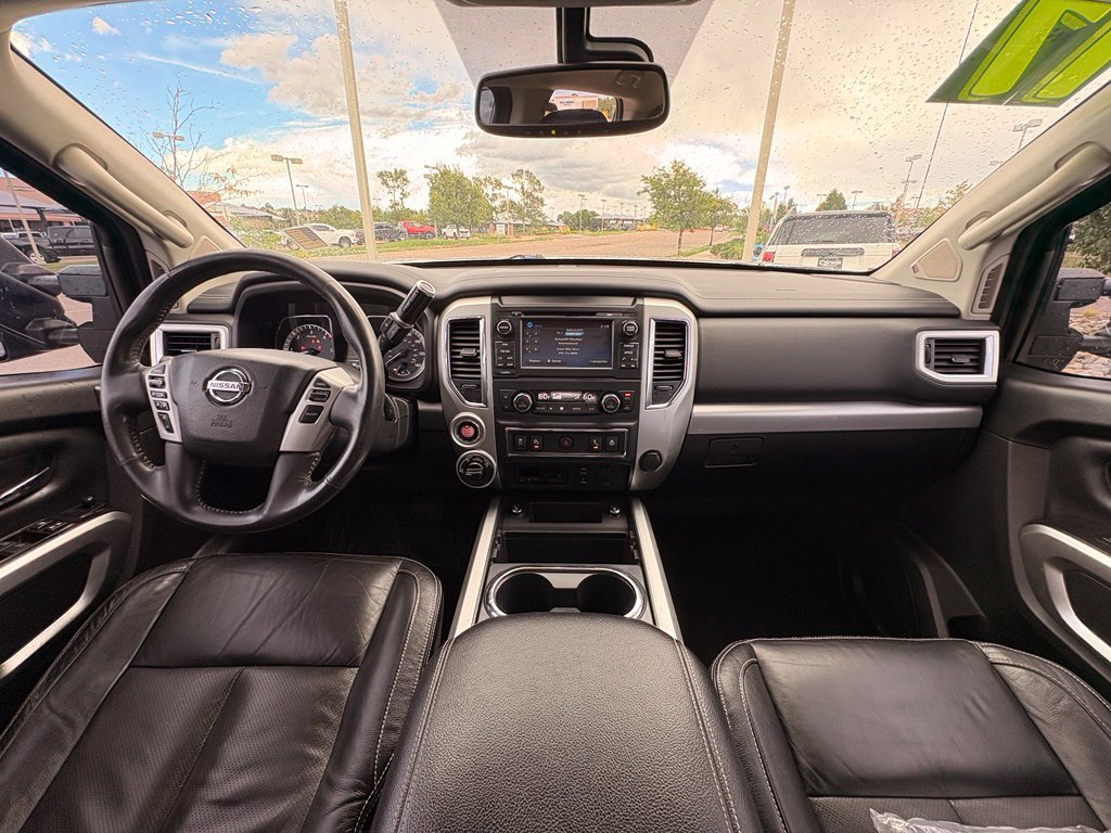 Used 2017 Nissan Titan PRO-4X w/ Pro-4x Convenience Package AWD/4WD image 14