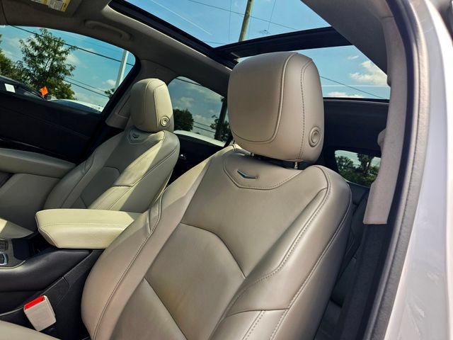 Used 2020 Cadillac XT4 Premium Luxury w/ Technology Package FWD image 19