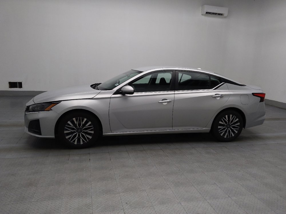 Used 2023 Nissan Altima 2.5 SV image 2