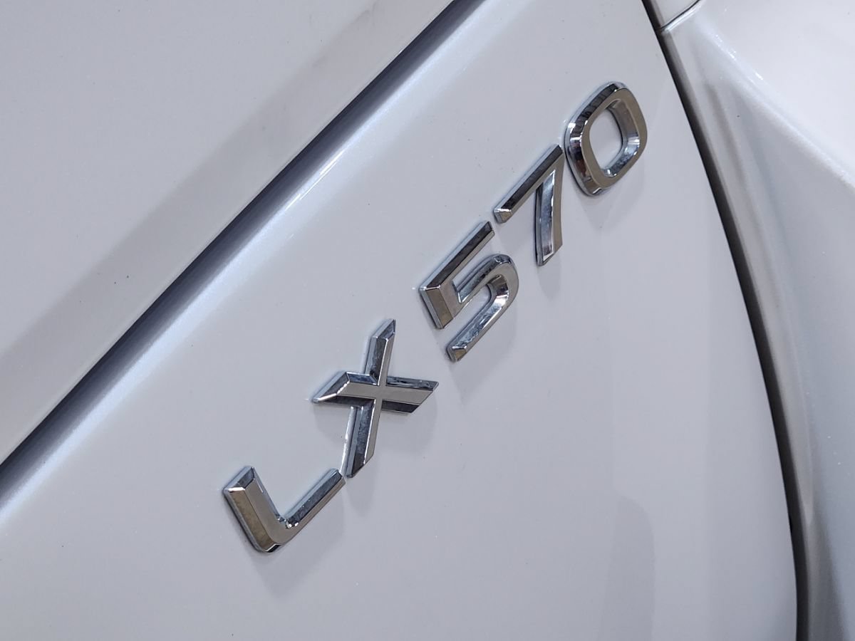 Used 2021 Lexus LX 570 4WD w/ Luxury Package image 25
