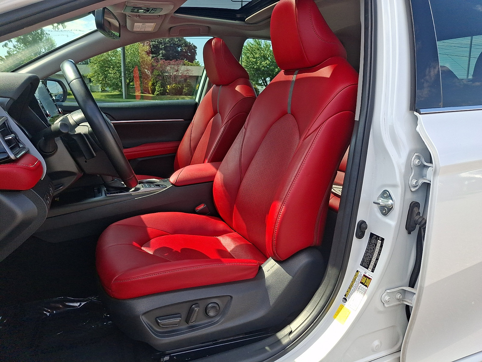 Used 2022 Toyota Camry XSE FWD image 13