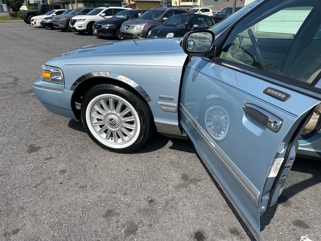 Used 2010 Mercury Grand Marquis LS RWD image 38