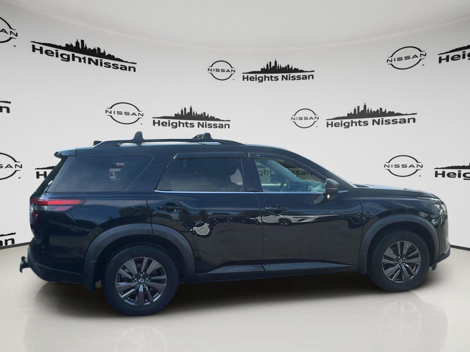 Used 2022 Nissan Pathfinder SV w/ SV Premium Package AWD/4WD image 6