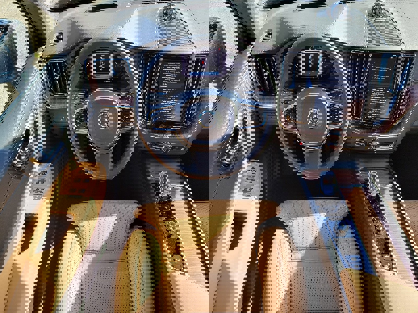 Certified 2024 Volvo XC60 T8 Ultimate w/ Protection Package Premier image 13